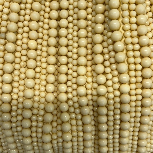 Butter Yellow Beaded Hobo Bag 💛 - Picture 3 of 8